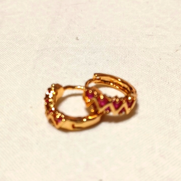 Golden pink geometric earrings handcrafted gold triangle shape hoop style gems - Picture 3 of 7